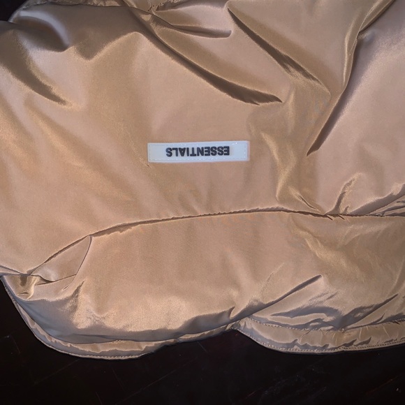 Essentials Fear of God brown puffer jacket Medium - Picture 4 of 4